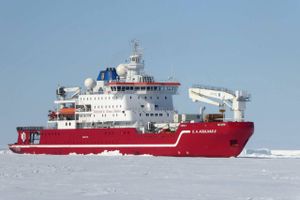 En polarekspedition har krydset Antarktis og håber at finde skibet ”Endurance”, der har ligget på bunden af havet i over 100 år.