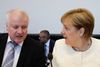 Kansler Angela Merkel og hendes indenrigsminister, Horst Seehofer, har været uenige om Merkels flygtningepolitik siden flygtningekrisen 2015. Foto: Markus Schreiber/AP