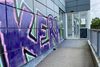 Flere steder på facaden af Frydenlundscentret er der lavet hærværk i form af graffiti-tags. Foto: Louise Burmeister