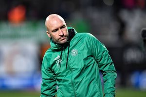 Som toer i Superligaen bejler Viborg FF overraskende til en plads om medaljer og ligger lige nu på en andenplads. Alligevel tænker cheftræner Jacob Friis på noget helt andet.