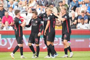 FC Midtjylland vandt for første gang i sæsonen, da holdet slog OB med 5-1 i Henrik Jensens debut som chef. 