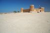 Tæt ved Al Zubarah-udgravningerne ligger et fort fra 1938, der i sin tid blev brugt til at forsvare Qatar mod indtrængende fjender. Fortet er i dag åbent for besøgende og har desuden givet inspiration til meget af den lokale byggestil i Qatar. Foto: Nina Faurby