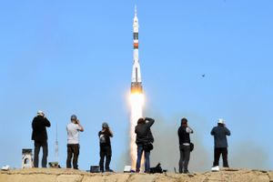 Roscosmos oplyser ifølge Reuters til nyhedsbureauet Interfax, at fejlen skyldes en kollision mellem første og andet trin af støtteraketter. Foto: Kirill Kudryavtsev/AFP
