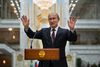 Vladimir Putin øgede torsdag presset på Kiev ved overraskende at beordre en kontrol af, om russiske tropper i landets østlige distrikter er krigsberedte.