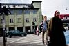 En værtshusejer fra Nørrebro fortæller til Radio24Syv, at bandemedlemmer fra området kræøver mindst 60.000 kr. i "beskyttelsespenge". Som pressionsmiddel bruger de unge trusler og hærværk.