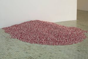 "Pill Clock (red and white pills)", 2015. Foto: Ramiro Chaves