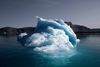 Mens Grønland de senere år har kæmpet mod global opvarmning, er den globale indsats for at forhindre opvarmningen endnu engang blevet udsat – denne gang af corona. Her er det et isfjeld i Godthåbsfjorden. Arkivfoto: Per Folkver