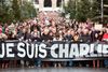I dagene efter massakren på Charlie Hebdo deltog titusinder i demonstrationer tværs over Frankrig under parolen "Je suis Charlie" – jeg er Charlie. Dette foto er fra Lille i Nordfrankrig den 10. januar 2015. Foto: Denis Charlet / AFP