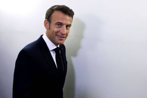 Frankrigs præsident, Emmanuel Macron, kalder Ruslands plan om folkeafstemninger for en parodi