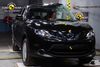 Nissan Qashqai imponerer især ved den såkaldte pæletest - eller sidekollisionstest. Det svarer til, at bilen med siden til rammer et træ.