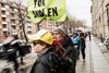 Sammenholdet hos medlemmerne af Aarhus Lærerforening blev mandag demonstreret ved en menneskekæde fra Harald Jensens Plads til Randersvej via Ringgaden. Foto: Michael Hansen