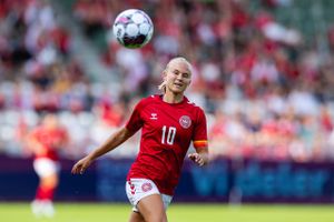 Europamesterskabet i fodbold for kvinder forstætter. Turneringen spilles i England og finalen spilles den 31. juli. I dag spiller Danmark deres første kamp, når de møder Tyskland klokken 21.00 i Brentford.