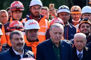 Tyrkiets præsident er blevet kritiseret for, at hjælpen var længe om at nå frem til jordskælvsramte områder.