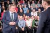 Mette Frederiksen (S) og statsminister Lars Løkke Rasmussen (V) er i duel under Valgfolkemøde hos TV2 på Kvægtorvet i Odense. Foto: Mads Claus Rasmussen/Ritzau Scanpix
