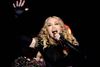 Madonna har holdt sig på toppen i flere årtier, og hun har altid været god til at provokere. Nu kan hun tilsyneladende også sætte sindene i kog pga. sin alder. Foto: AP