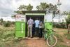 I Kenya findes der 130.000 butikker som denne, hvor man kan sætte penge ind i M-Pesa-systemet, som kan bruges til mobilbetaling. Systemet blev rullet ud i Kenya i 2007. Foto: Givedirectly