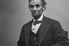 Til september bliver en tot af USA's 16. præsident, Abraham Lincolns, hår sat til salg. Foto: Alexander Gardner/AP