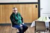 Johannes Munksgaard har et seniorjob som landsbypedel i Tønder Kommune. I fredags brugte han dagen på at tælle service op og gøre hovedrent i Bedsted Forsamlingshus.