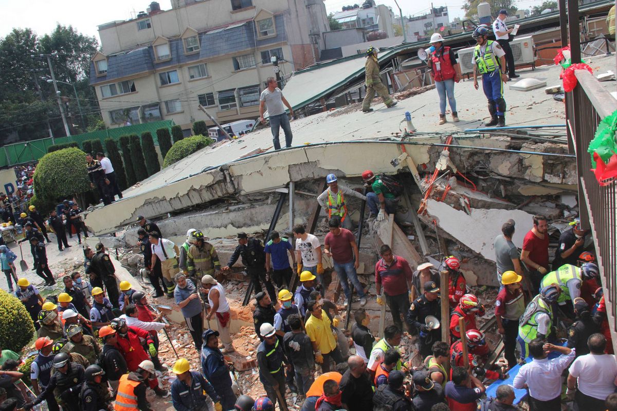 arbejde salat forhindre Se billederne efter jordskælvet: Redningsfolk leder efter overlevende i  Mexicos murbrokker