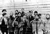 Bl.a. disse børn mødte de sovjetiske soldater, da de i januar 1945 befriede de tilbageværende overlevende fra Auschwitz. Foto: AP