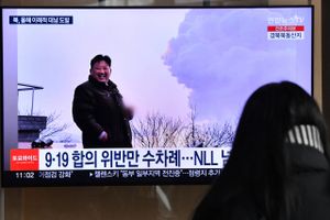 Midnat affyrede Nordkorea en ny række missiler i slutningen af et år med et hidtil uset antal prøveaffyringer.
