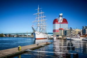 Med det brusende hav, den levende havn og det brogede folkeliv har Göteborg altid været Sveriges vindue mod den store verden. 