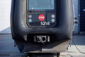 Trafikale udfordringer får DSB til at indsætte togbusser mellem Odense og Fredericia resten af lørdagen.