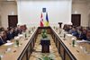 Udenrigsminister Anders Samuelsen mødte den ukrainske premierminister Volodymyr Grojsman i Kiev i januar. Den spionmistænkte tolk og sekretær Stanislav Jezjov ses forrest til højre i billedet, ved siden af ham sidder Volodymyr Grojsman. Ved siden af Anders Samuelsen, forrest i billedet til venstre, sidder den tidligere danske ambassadør i Kiev Christian Dons Christensen. Foto: Syrotkina Anastasiya