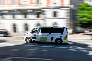 Mandag og tirsdag har National enhed for Særlig Kriminalitet (NSK) foretaget flere anholdelser i Østjylland. 11 mænd er sigtet i sagen.