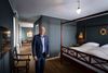 Det kan løbe rundt på Hotel Villa Provence, fordi hotelvært Peter Bühlmann selv er nattevagt og står op og spejler æg til gæsterne, der i disse dage overnatter på hotellet. Arkivfoto: Michael Bo Rasmussen