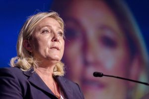 Da Marine Le Pen lidt over kl. 20 tog ordet i sin valgkreds i det nordvestlige Frankrig, kaldte hun socialisternes taktik med at trække deres kandidat tilbage for »manipulation«. Og hun glædede sig over, at partiet trods nederlaget nu har langt flere medlemmer af regionalrådet. Og hun varslede sine vælgere om, at det ville ske igen ved præsidentvalget i 2017.