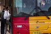Overfaldet skete i en Arriva-bus med et overvågningssystem, der var ude af drift. Det gør det vanskeligere for politiet at få held med efterforskningen.