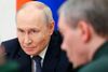 Mens rygterne går om en ny runde af mobiliseringer, mødtes Vladimir Putin denne uge med Ruslands militære ledelse. Foto: Alexander Kazakov/Afp