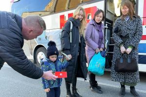 En række kommuner oplever, at mellem 5 og 15 pct. af de ukrainske flygtninge, der kom i februar, marts og april, er rejst hjem igen. Og tallet kan være endnu højere. Den ukrainske ambassadør bekræfter, at nogle flygtninge er begyndt at vende hjem.
