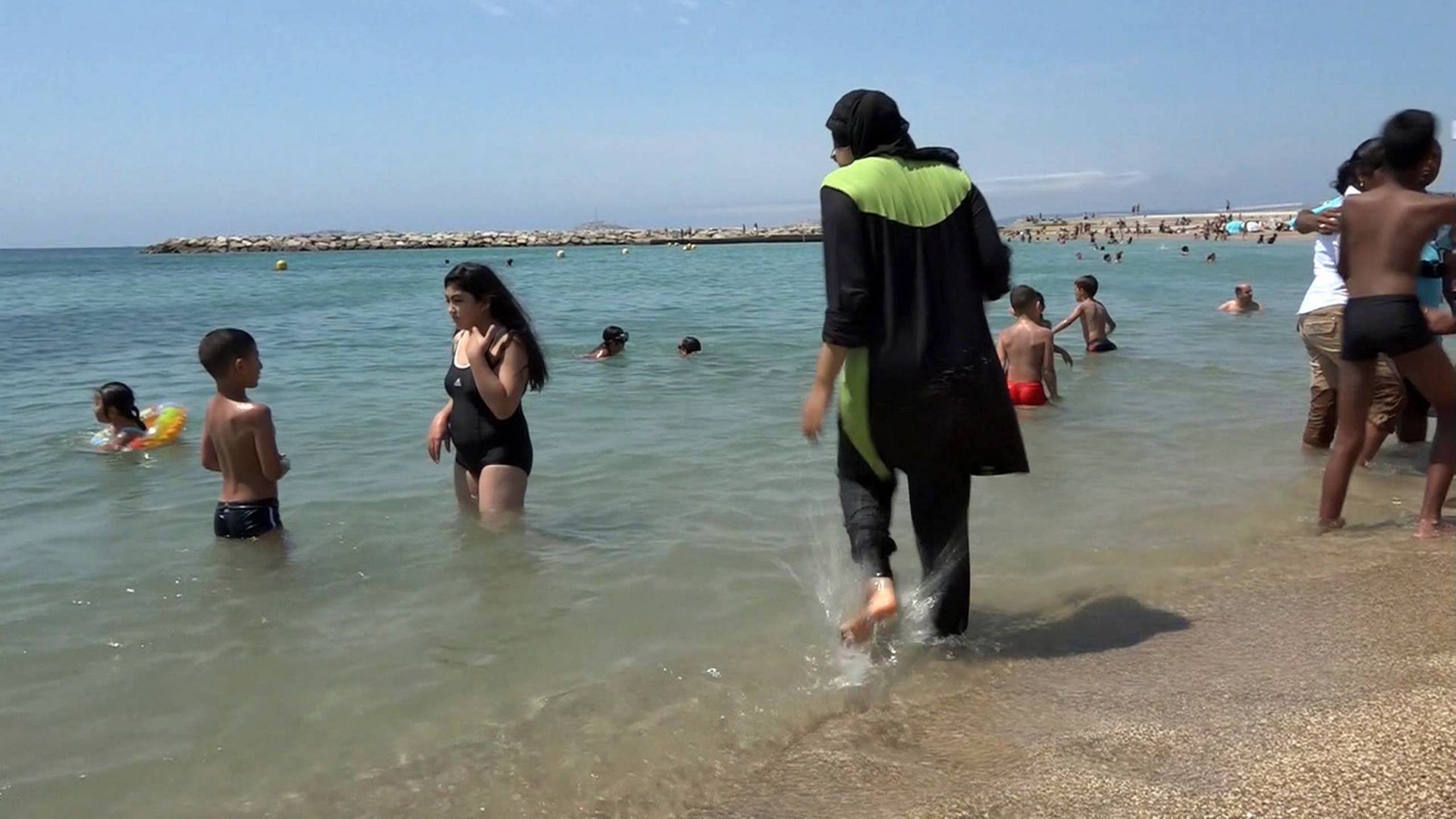 Elskede Afsky Ende Tre burkini-badere har fået bøde i Cannes