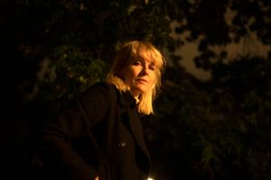 Signe Svendsen har fundet mod til at skrive karrierens hidtil mest melankolske sange, som er delvist inspireret af moderens skilsmisse.