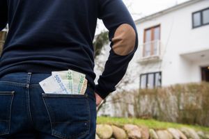 Mens økonomerne ikke har meget tro på de københavnske ejerlejligheder og huse det næste år, ventes stigende huspriser og mere handel i resten af landet.