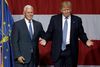 Mike Pence (til venstre) vil ifølge flere medier fredag blive præsenteret som Donald Trumps vicepræsidentkandidat. Foto: Michael Conroy/AP