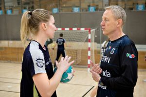 Den suspenderede træner i håndboldligaklubben Aarhus United, Heine Eriksen, har ifølge sin formand udvist en ledelsesstil, som majoriteten af spillertruppen kalder frygtbaseret.