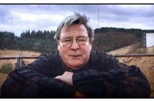 Alan Parker, der har instrueret en stribe kendte film, er fredag død efter længere tids sygdom.