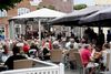 Torvet foran Hotel Ringkjøbing er stedet, hvor man samles på de gode sommerdage.