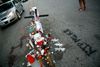 En såkaldt Grand Jury afviste forleden at tiltale betjenten Darren Wilson for drabet på den 18-årige sorte mand Michael Brown. Mens vrede demonstranter i Ferguson svarede med frustration og vold, bredte protester mod racediskrimination sig tværs over USA. I stedet for en hvid betjent blev det amerikanske samfund sat på anklagebænken.