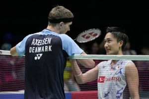 Viktor Axelsen er blevet bedre på mange niveauer, mener den tidligere verdensetter Kento Momota.