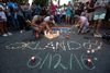 Mange steder i USA blev der tændt lys for ofrene fra Orlando. Her er det i Atlanta. Foto: Branden Camp/AP