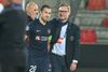 FCM-direktør Claus Steinlein fejrer sejren med anfører Erik Sviatchenko, mens trænerassistent Kristian Bach Bak ikke ser ud til at kunne tro, at klubben er i Champions League. Foto: Henning Bagger/Ritzau Scanpix