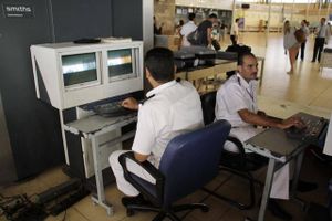 Egypterne ved, at maskiner kan gå i stå, og at embedsmænd kan bestikkes eller afpresses. Til gengæld har de ”informanter”. Foto: Ahmed Abd El-Latif/AP