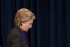 Det ser ud til, at Hillary Clinton vinker farvel til det demokratiske parti, fortæller ekspert. Foto: AP / Matt Rourke