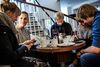 Unge har en mere laissez faire tilgang til sproget end ældre, når de kommunikerer på mobilen, og det kan udfordre forståelsen mellem generationerne, mener Marianne Rathje. Arkivfoto: Mikkel Berg Pedersen