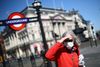 Den britiske regering vil ifølge BBC give 42,5 millioner pund, svarende til 360 millioner kroner, til to forskningsprojekter, der gerne skal ende i en vaccine. Foto: Hannah McKay/Reuters