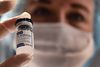 Den russiske vaccine Sputnik V var den første vaccine, der blev godkendt af et lands regering - noget, der har vakt international kritik, da der ikke var foretaget kliniske test, der normalt er nødvendige for en godkendelse. Foto: Alexander Nemenov/AFP